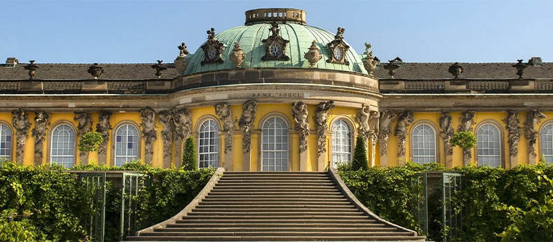 نمایی از کاخ سان سوسی در ایالت براندنبورگ آلمان که یکی از مکان های تاریخی بسیار زیبا در این ایالت است